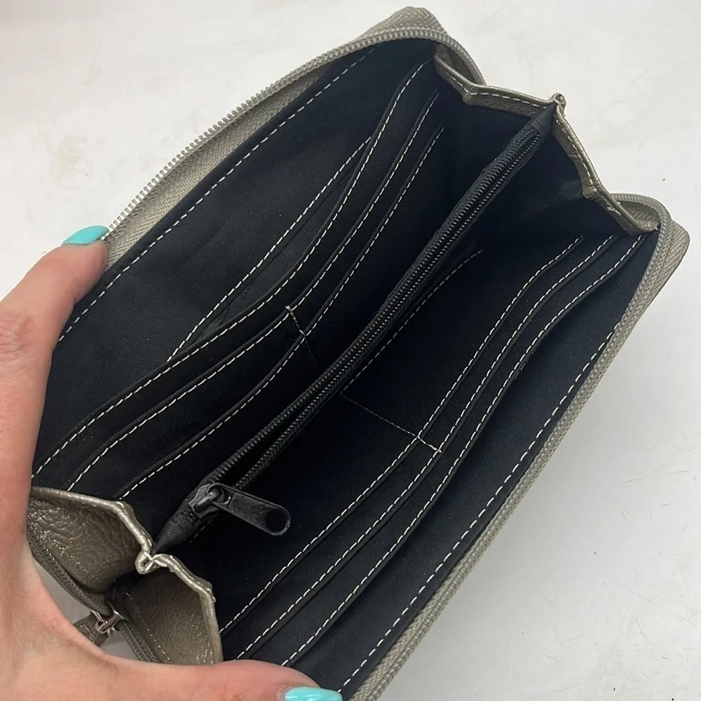 Tignanello gold standard size leather wallet. MCB3812I